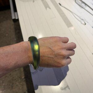 Alexis Bittar Tapered Lucite Bangle – Green